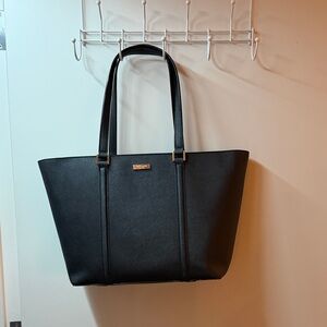 Elegant Black Zipper Tote Bag